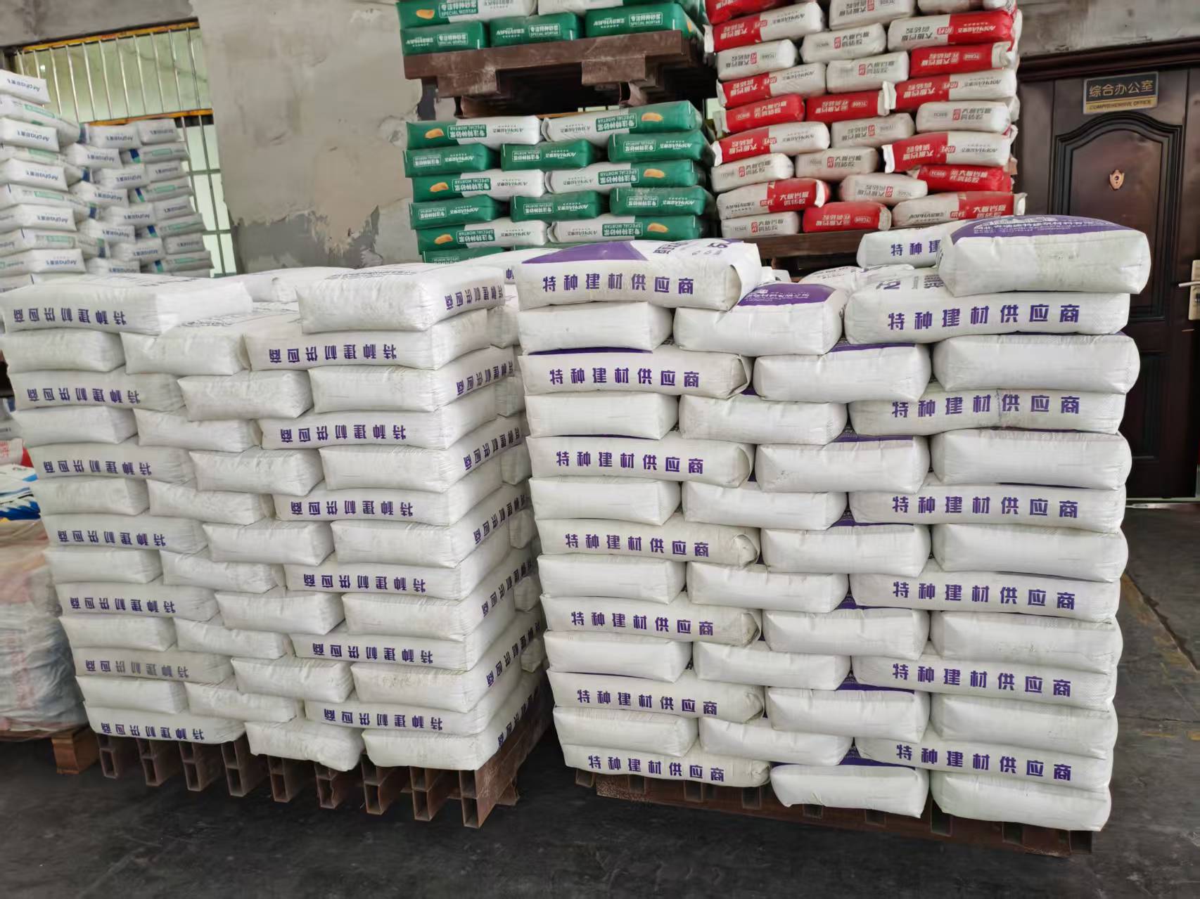 比如拱顶带模注浆料