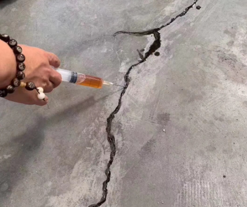 比如混凝土裂缝修补技术详解​