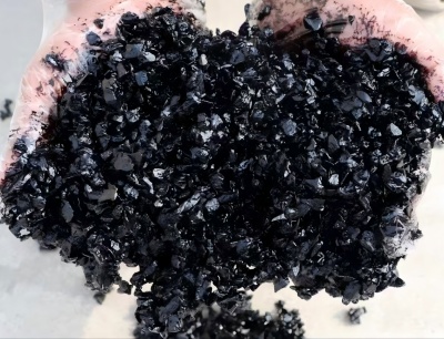 比如沥青冷补料（沥青砂）的优势特点与施工流程解析